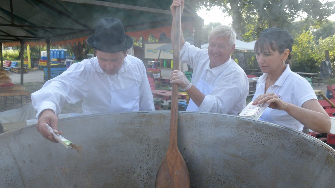Jótékony céllal bográcsozott a gulyáskirály Szolnokon