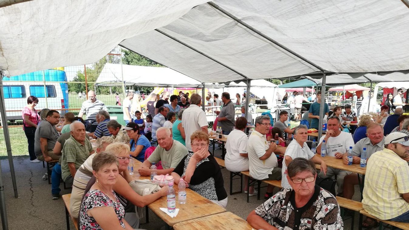 Kétezer adag pörkölt főtt a szentimrei falunapon