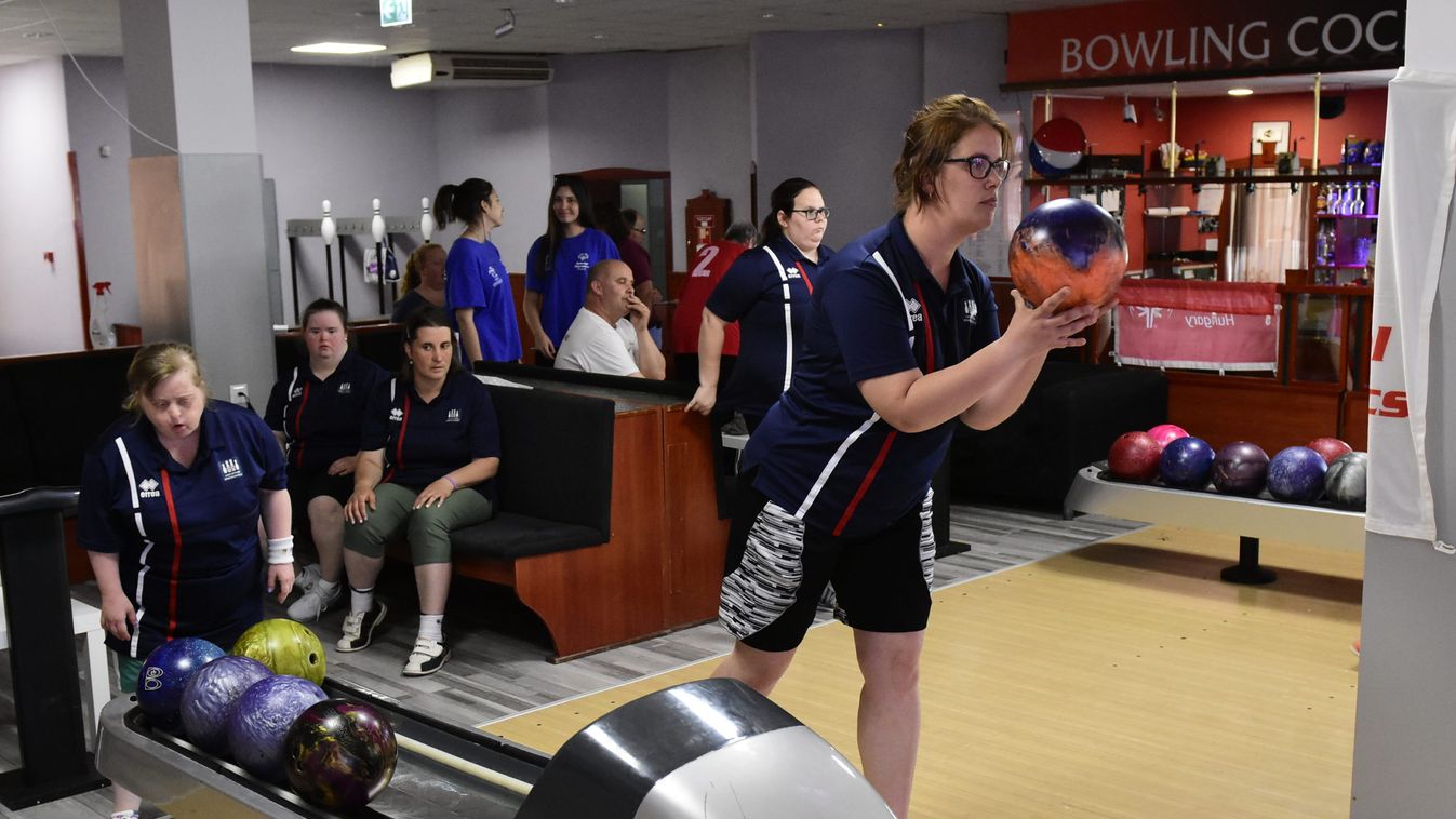 Bowling versenyt rendeztek Szolnokon