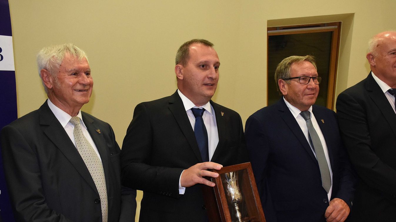 Díjátadó gálával ünnepelt a jubiláló Jászsági Menedzser Klub