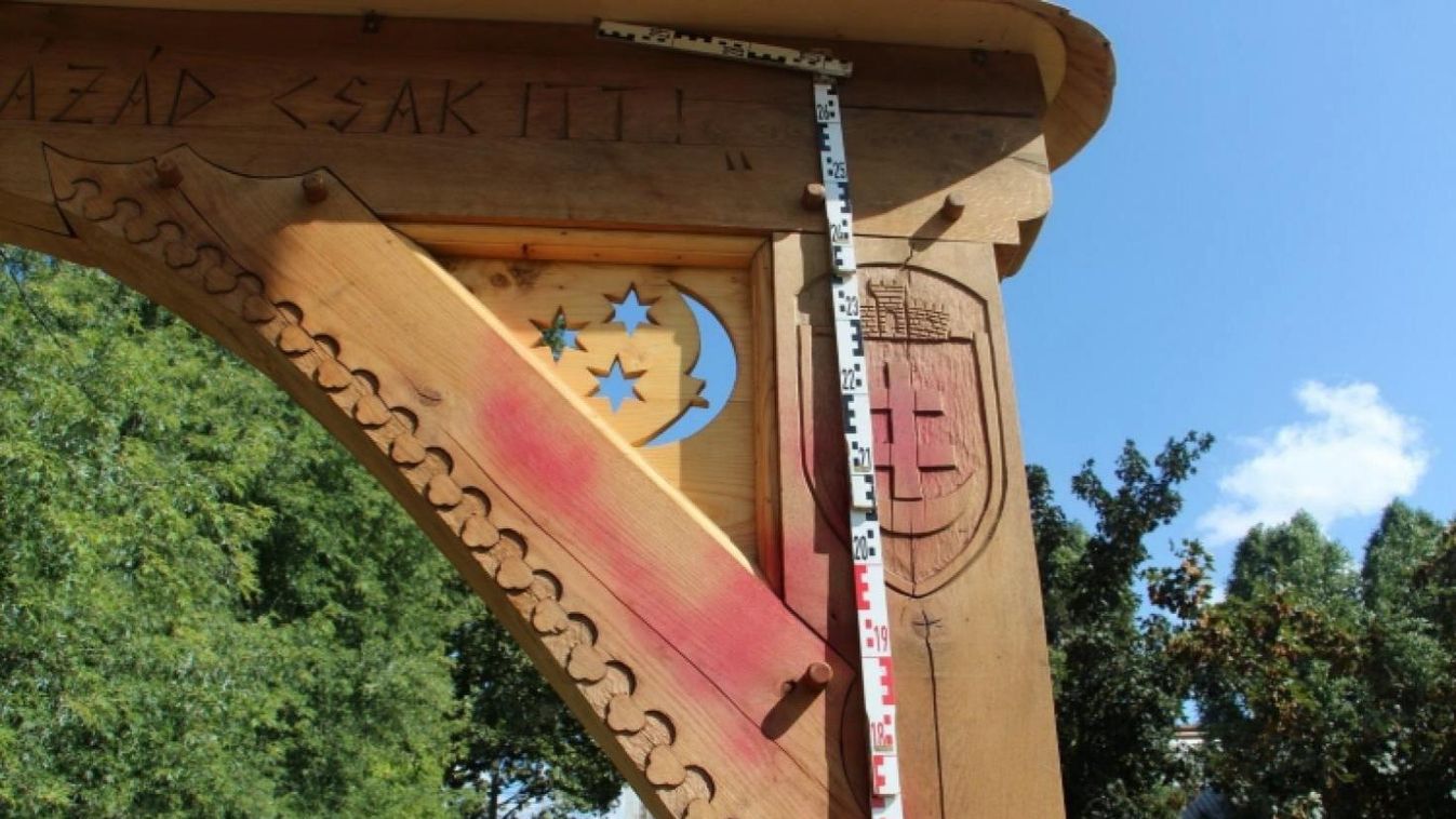 Székelykaput, utcanévtáblát is összefújkált a szajoli rongáló