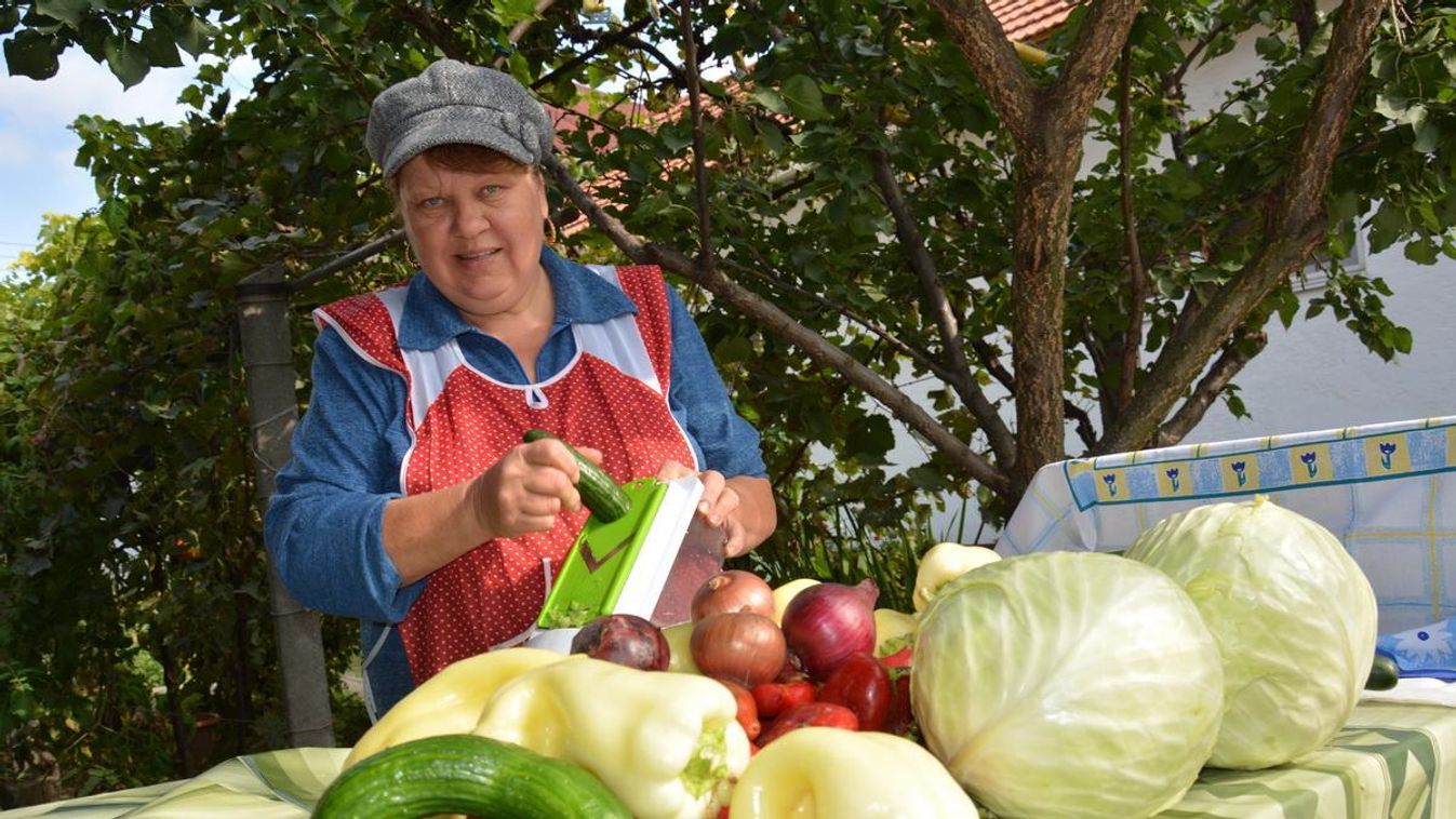 Minden panaszra tudja a megoldást Marika, de nem csak a gyógynövényekhez ért ám!
