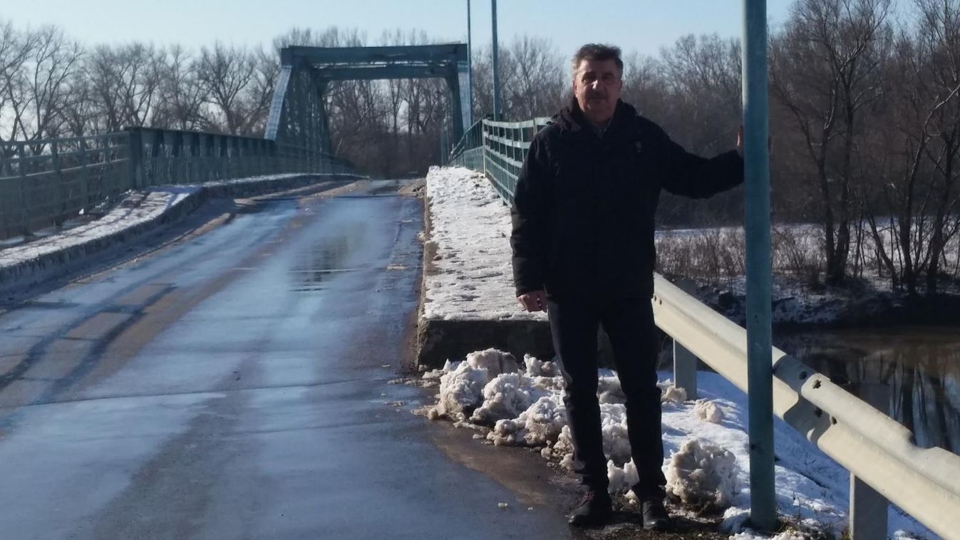 Sötét és félelmetes a kunszenti Körös-híd esténként, ellopták a vezetékeket...