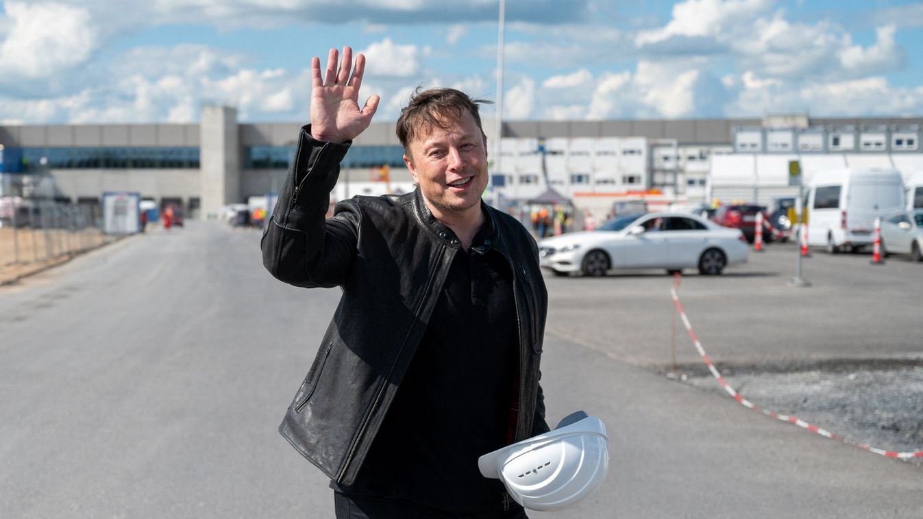 Elon Musk jegyet vett riválisa, Richard Branson űrjáratára