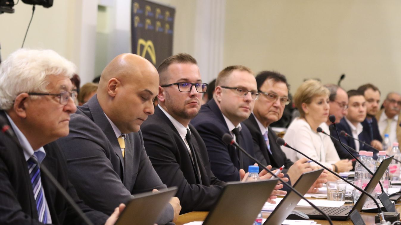 Állások haveroknak, rokonoknak? A szolnoki baloldal zűrös ügyei
