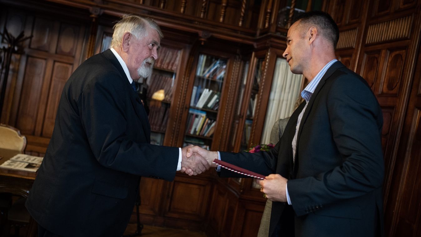 Miniszteri oklevéllel ismerték el hősies cselekedetéért a tornatanárt