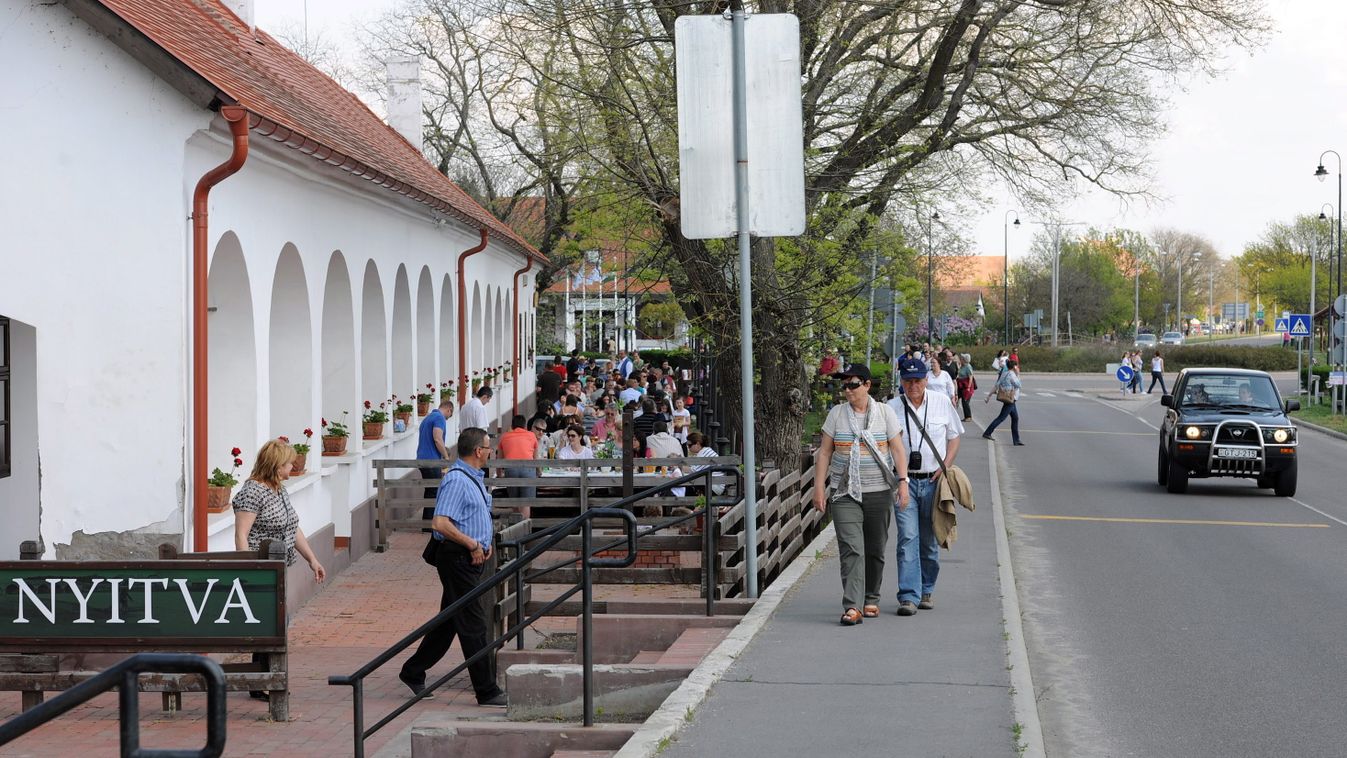 Megjelent a Csárdakönyv, 320 éves a Hortobágyi Nagycsárda
