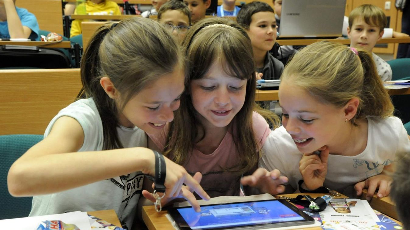 Meghódították a lányok a Nagy Digitális Kalandot