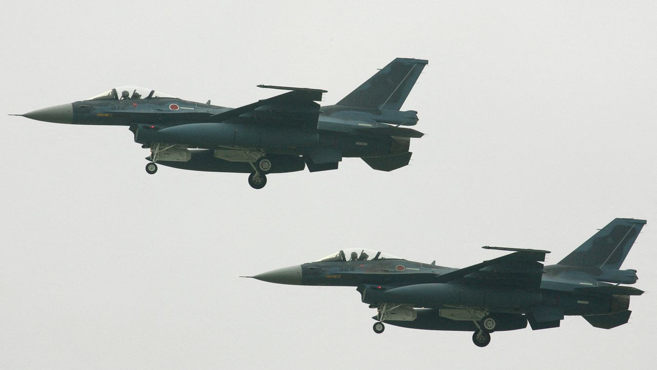 Repülés közben elvesztette a pilótafülke-tetőjét egy japán vadászbombázó