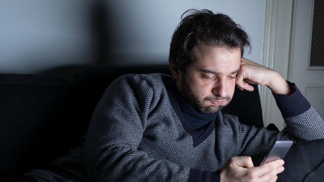 Félrevezető reklámok miatt bírságoltak hazai mobilszolgáltatókat