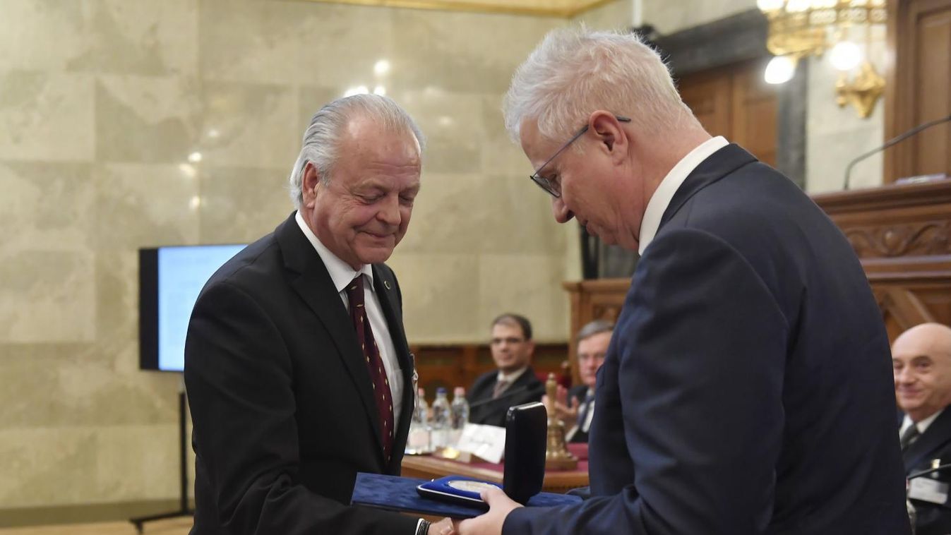 Ab-elnök: bátor elődeink emlékét őrizni alkotmányos kötelességünk