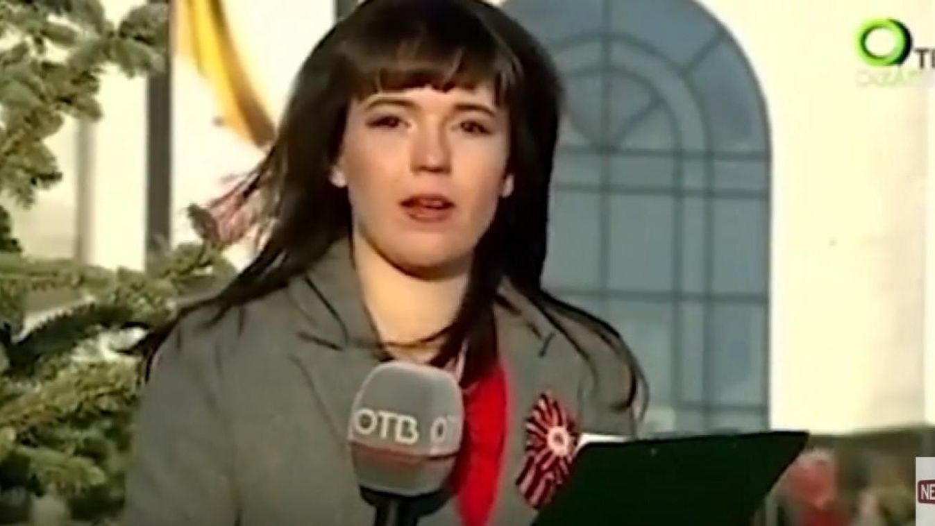 Vérprofin oldotta meg az öltözködési malőrt a riporter (videó)