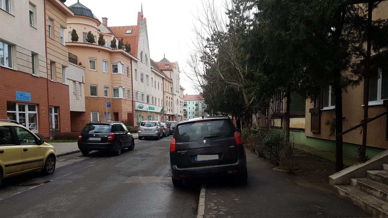 Itt egy újabb gyűjtemény a szabálytalan szolnoki parkolásokról