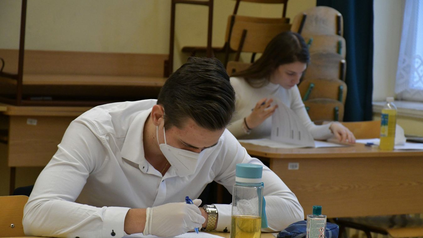 Szigorú szabályok betartása mellett rendezik a vizsgákat