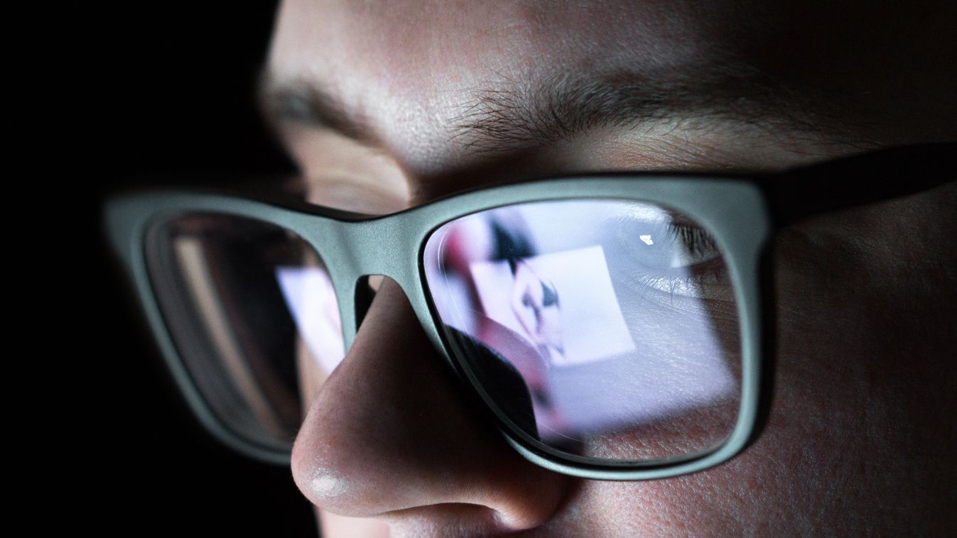 Az Onlyfans meghallotta a felhasználók hangját: marad a pornó