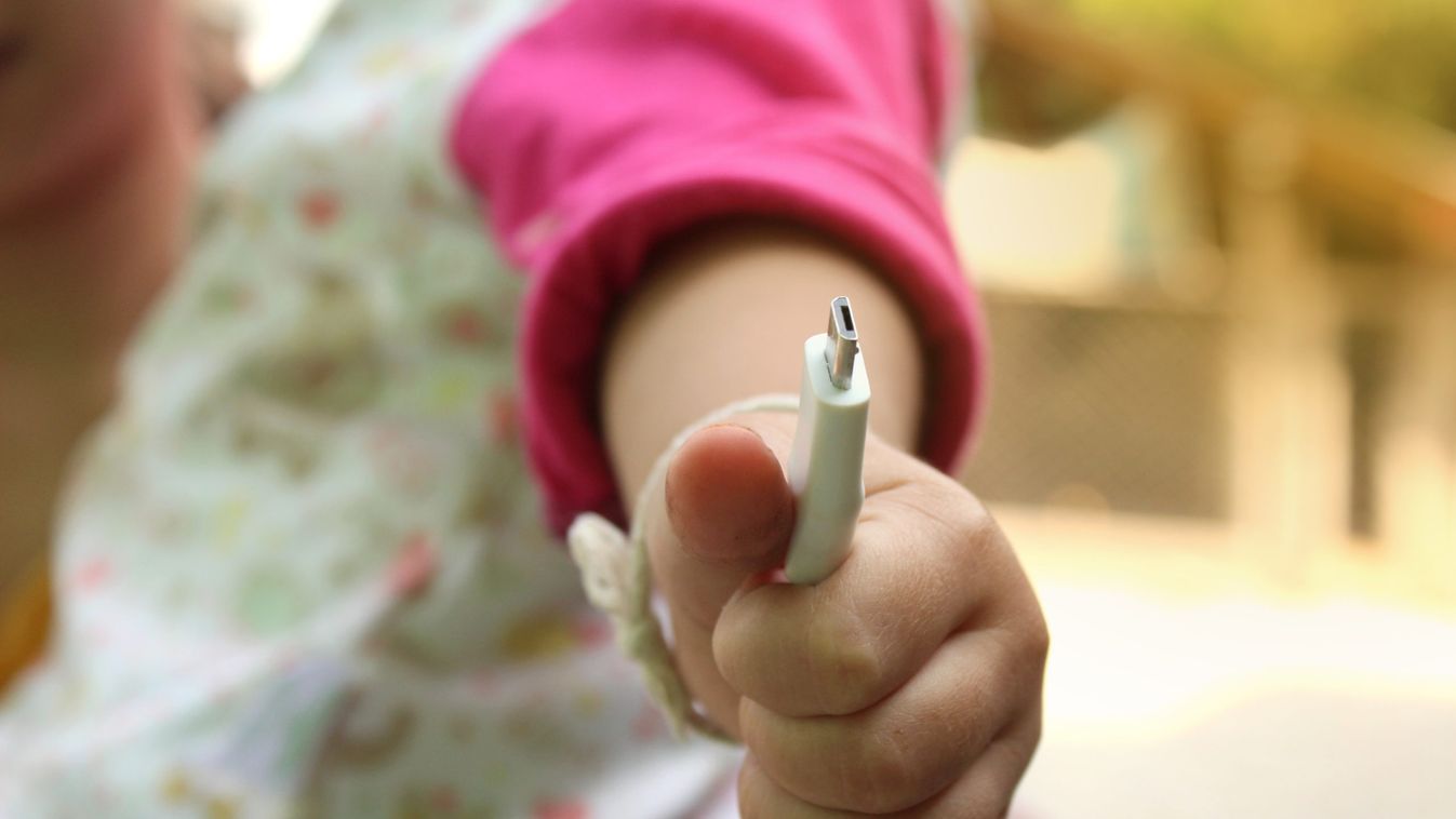 Egységes töltőt javasol az elektronikus eszközökhöz az EU