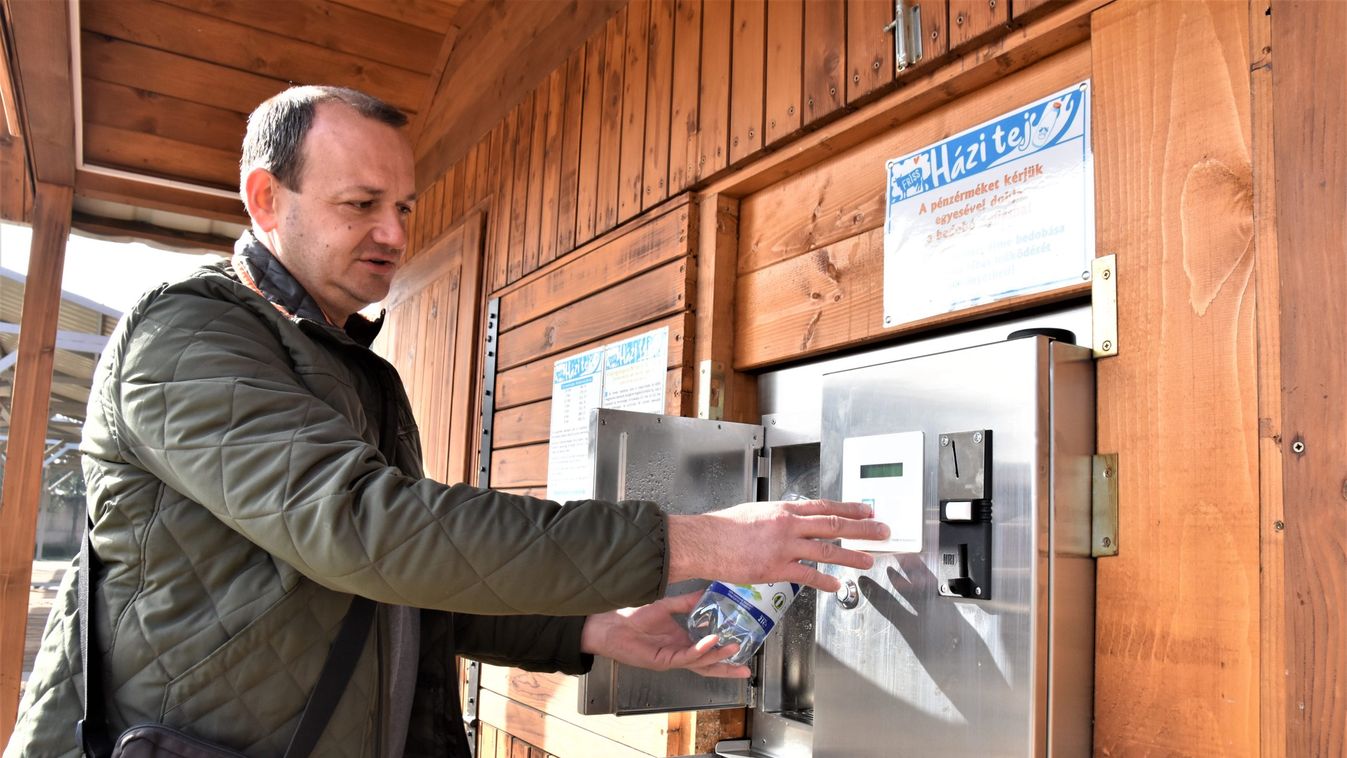 Népszerű a piaci tejautomata Fegyverneken