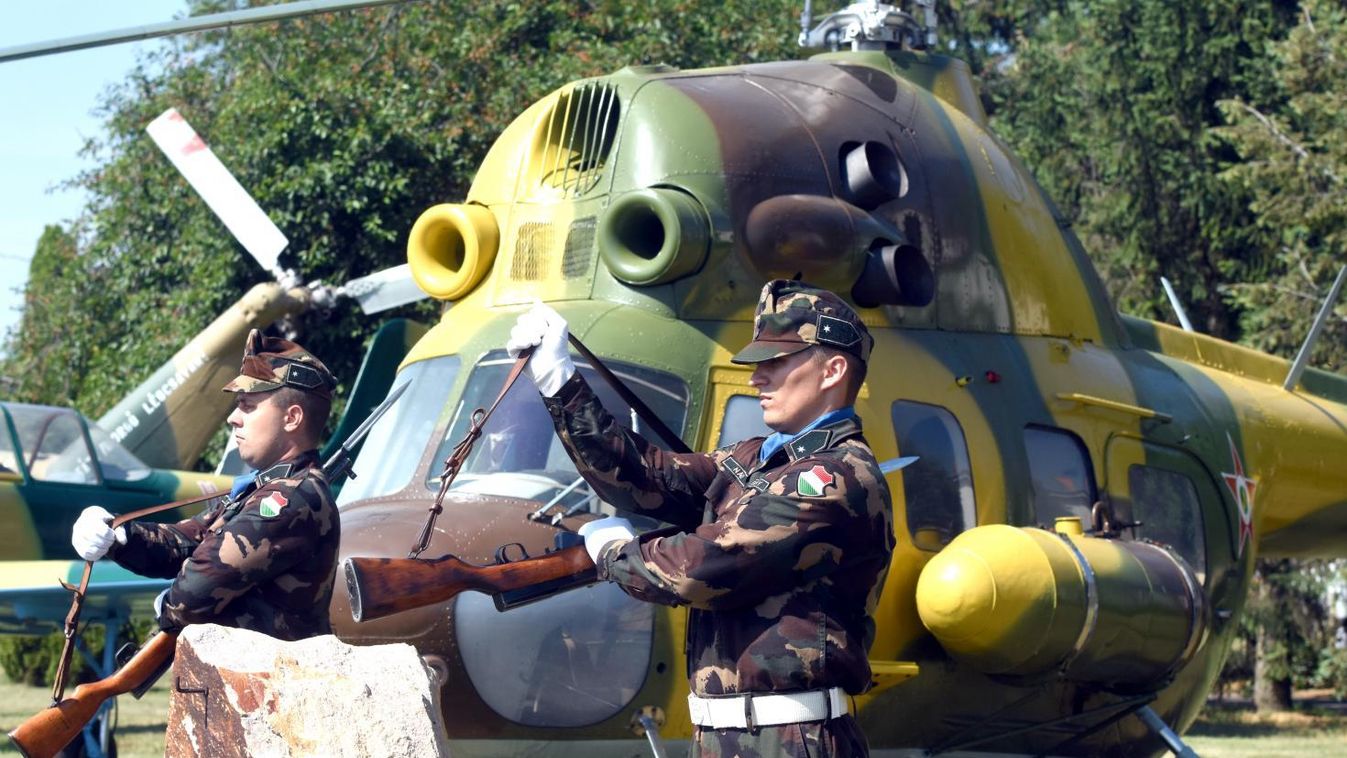 Emlékparkot avattak a szolnoki helikopter bázison (galéria)