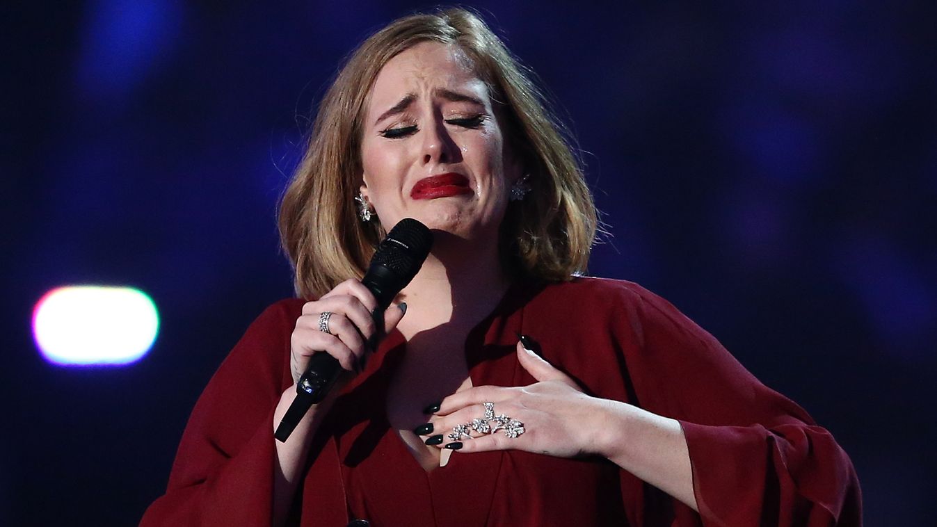 Sírva ordibált egy fotóssal Adele