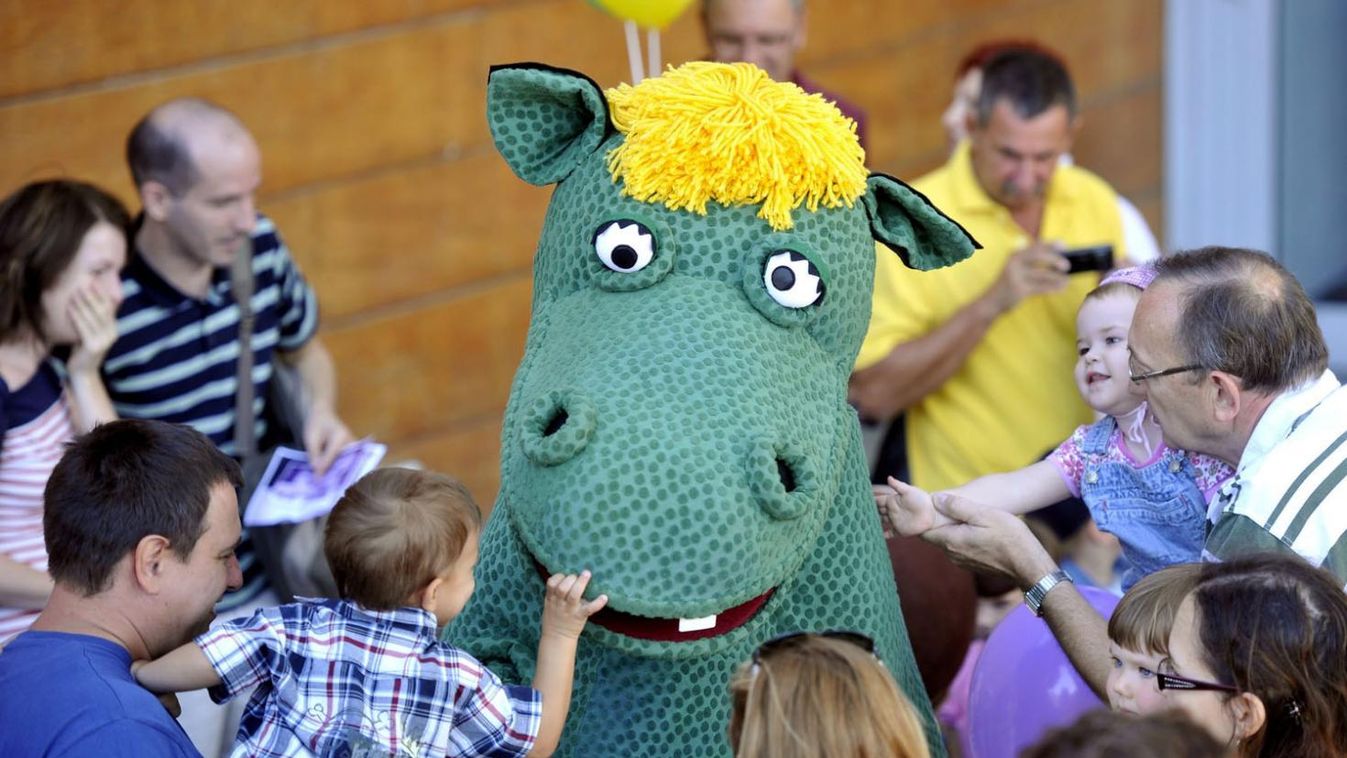 Kiállítással ünneplik Süsü, a sárkány születésnapját