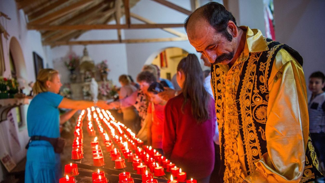 Bazi nagy búcsút csaptak Csatkán a romák