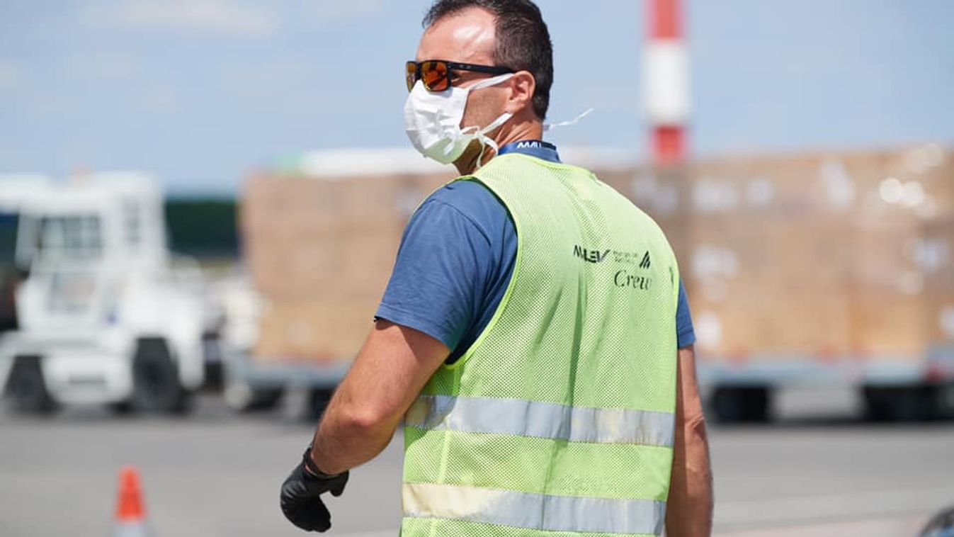 Szijjártó: szakértők vitáznak, hogy mi lesz a következménye a lazító intézkedéseknek