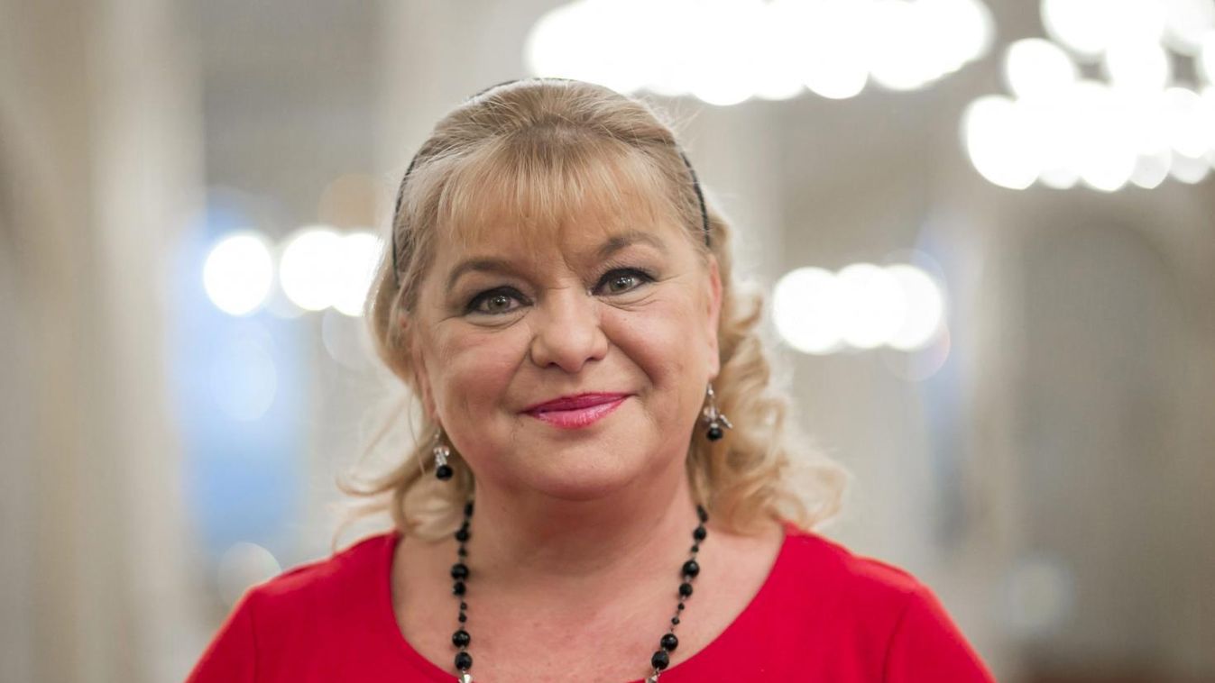 Oszvald Marika édesapja bölcsességeire támaszkodik
