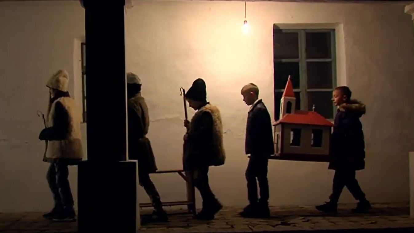 Büszkén őrzi ünnepi hagyományait a délvidéki Gombos magyar közössége (videó)