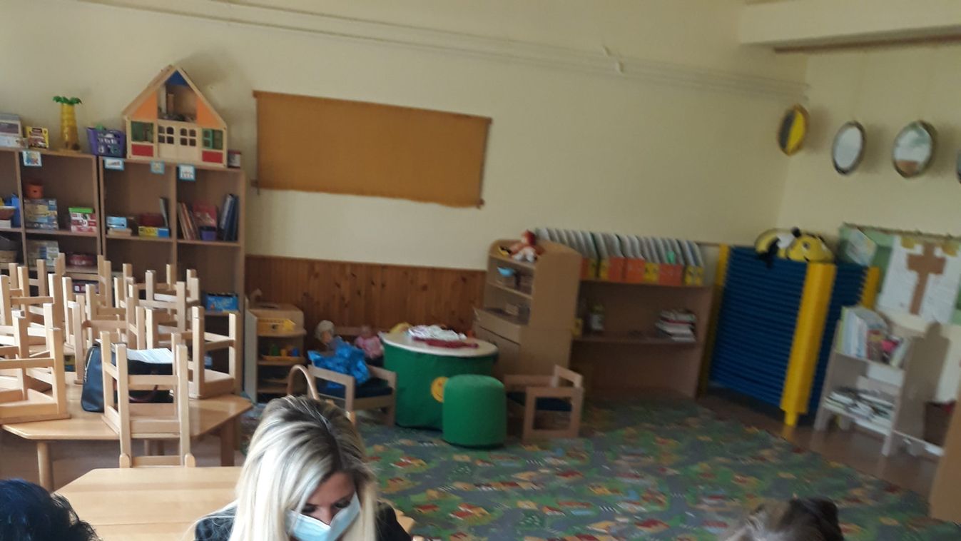 Gyerekek nevelik a Föld napján ültetett növényeket Kőteleken