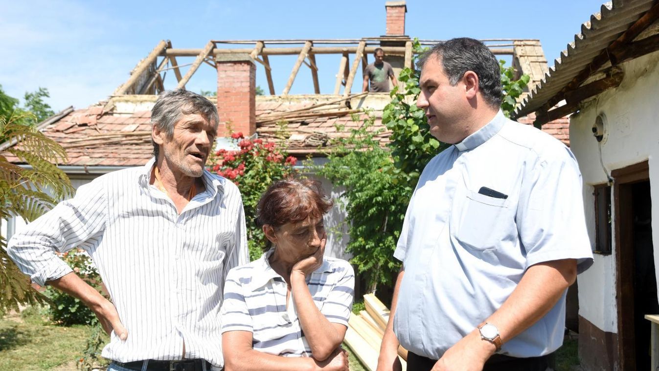 Villámsegítséget nyújtott Csépa a tető nélkül maradt házaspárnak