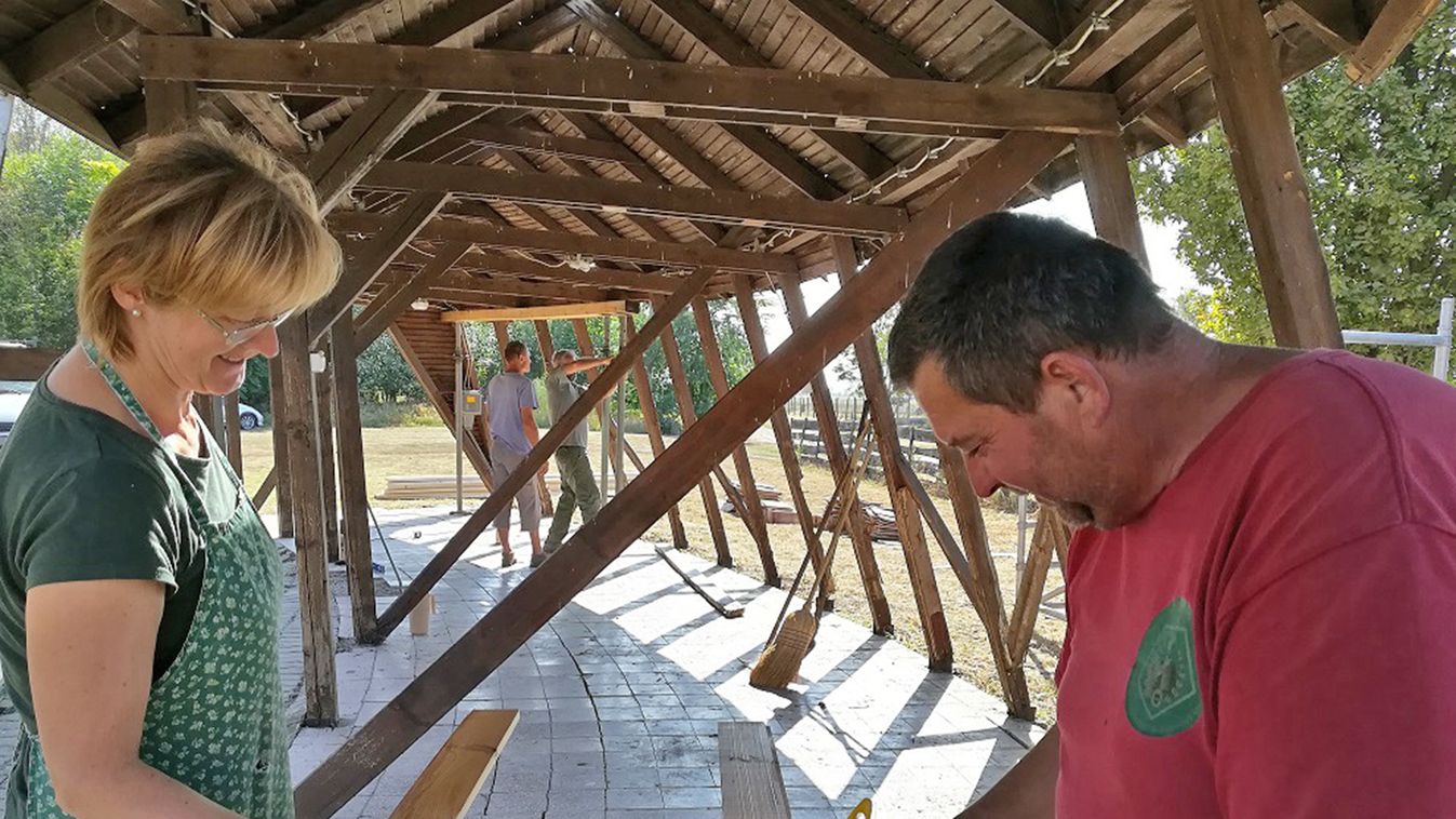 Táborozók mentették meg az enyészettől a várkonyi lábas pajtát