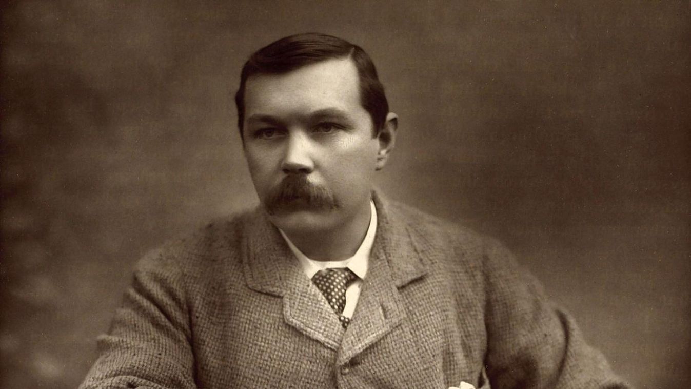 Sherlock Holmest ábrázoló érmével tisztelegnek írója előtt
