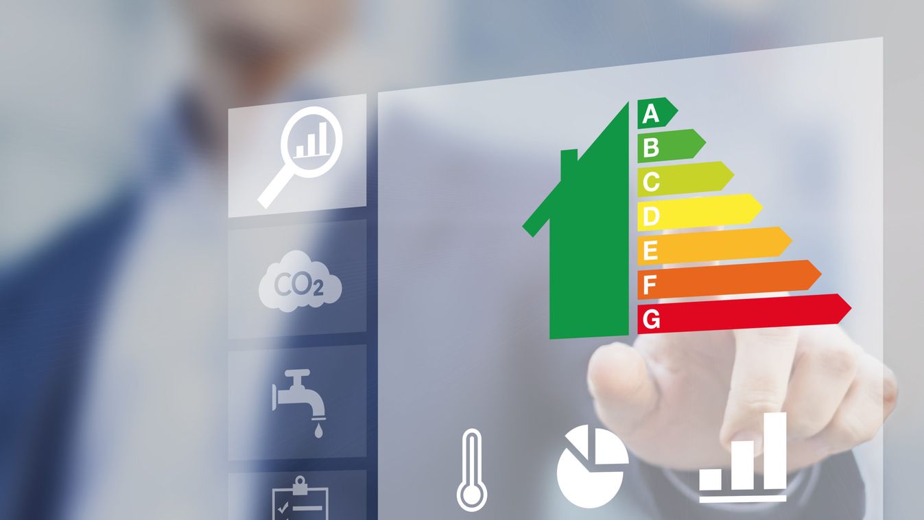 Hétfőtől kötelező az új energiacímkék használata