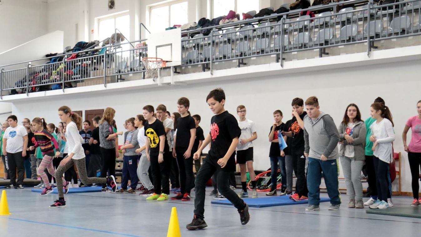 Új világítást kapott a tornacsarnok