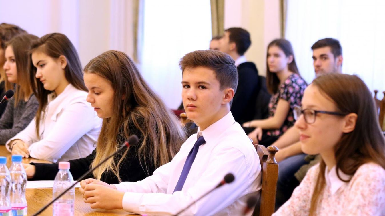 Fontos pontokat tárgyalt a diákközgyűlés Szolnokon