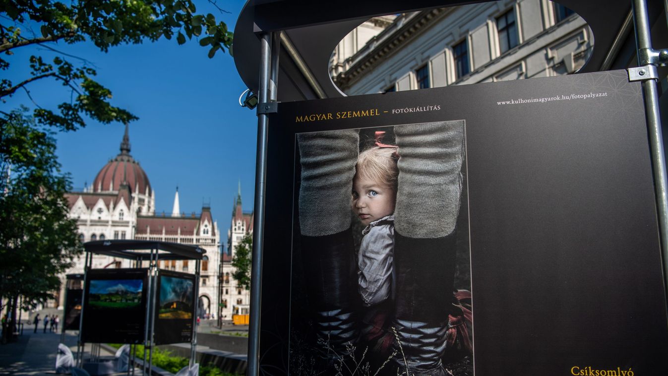 Megnyílt a Magyar szemmel című fotókiállítás a Kossuth téren