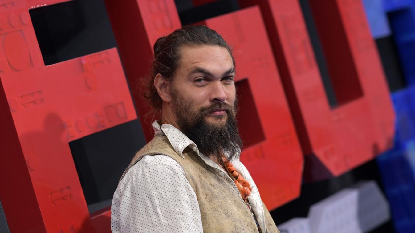 Jason Momoa felháborító aputestet villantott