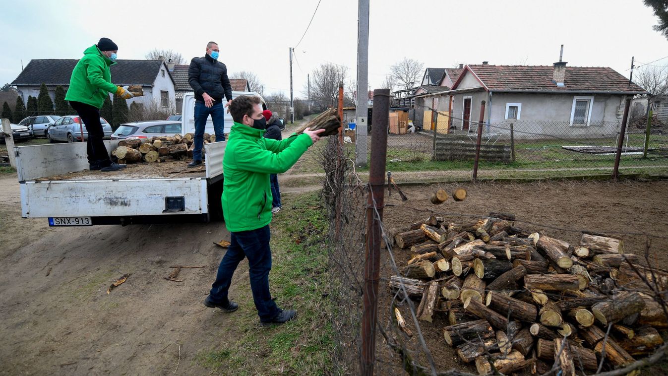 Ismét tűzifával segít a Magyar Református Szeretetszolgálat