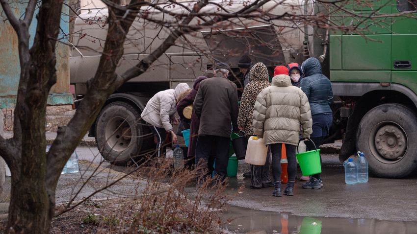 SZOLJON – Orosz-ukrán háború: 500 kilós bombákat dobnak lakónegyedekre az oroszok, Kanyivban a vízerőművet akarják elfoglalni