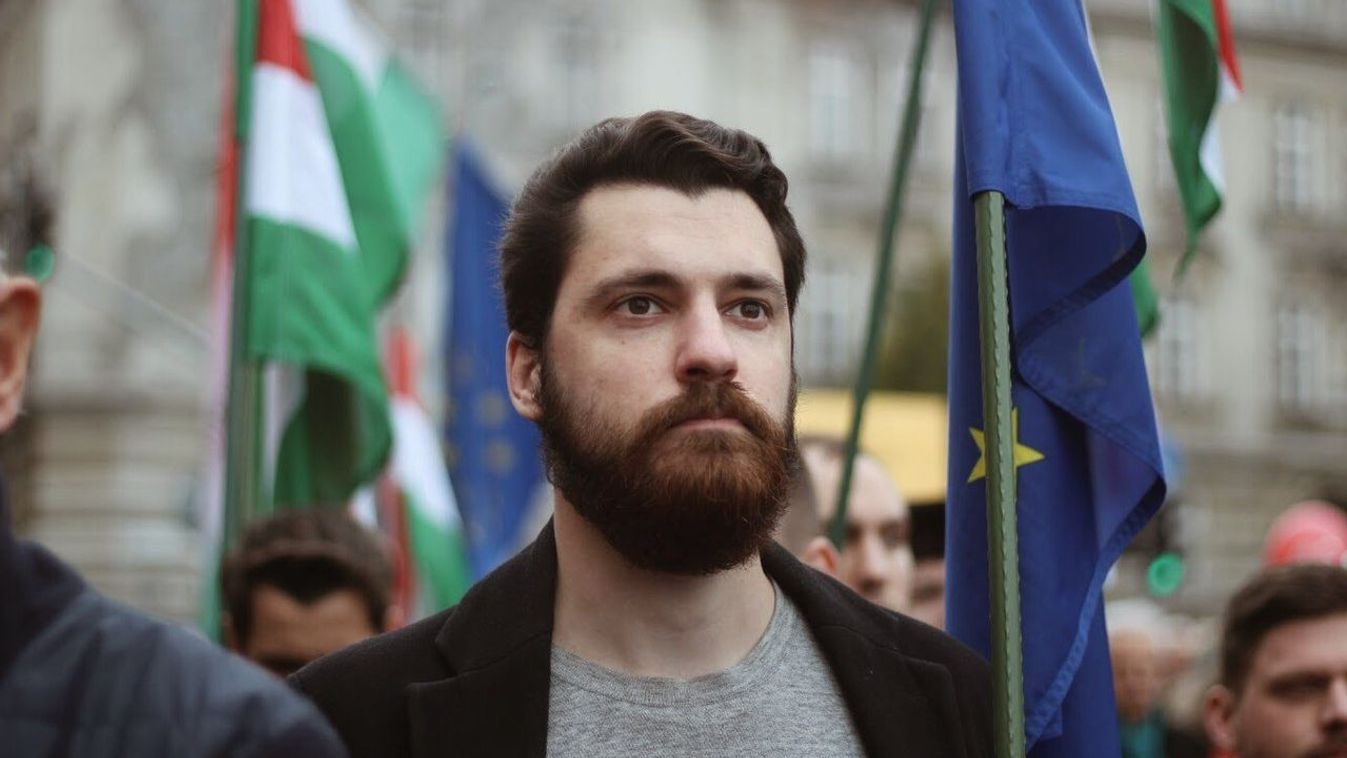 Nekiestek a Momentum csalással megvádolt pécsi elnökének