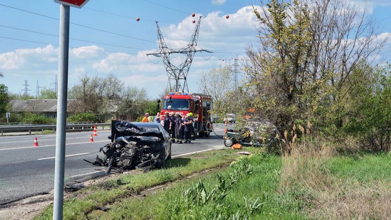 Szörnyű képek: frontális karambol a 8-as főúton