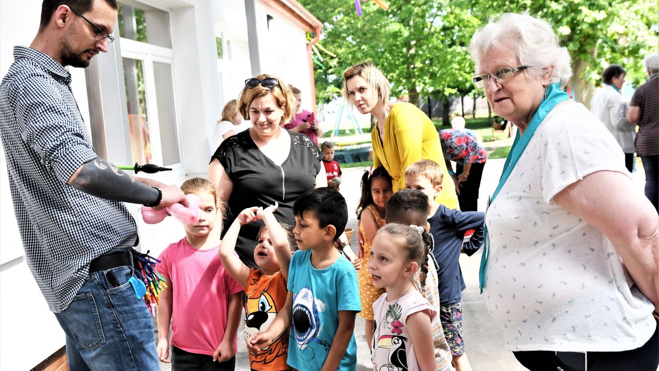 Hagyományőrző csoport látogatott a szolnoki Szent Tamás óvodába