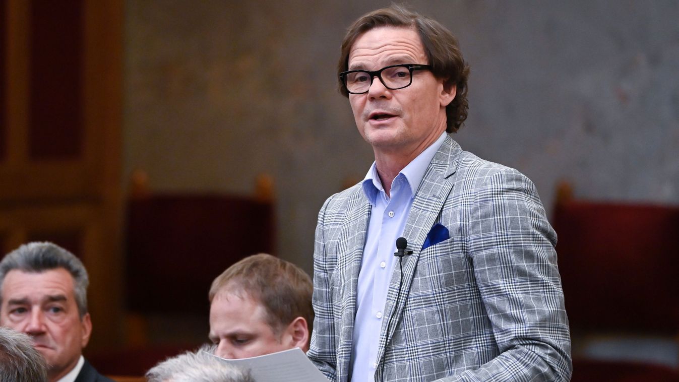 Brutális rezsiáremelkedéstől védte meg a kormány az embereket
