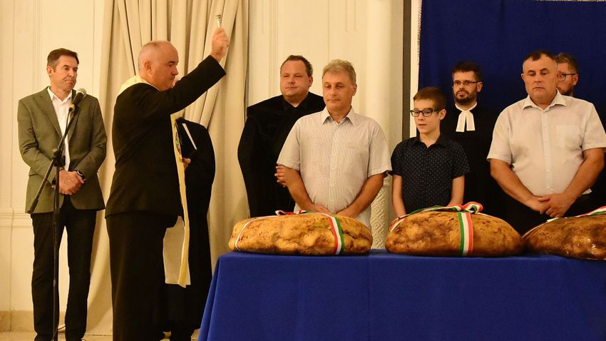 SZOLJON – Idén is felszentelték a Kárpát-medence kenyerét Szolnokon