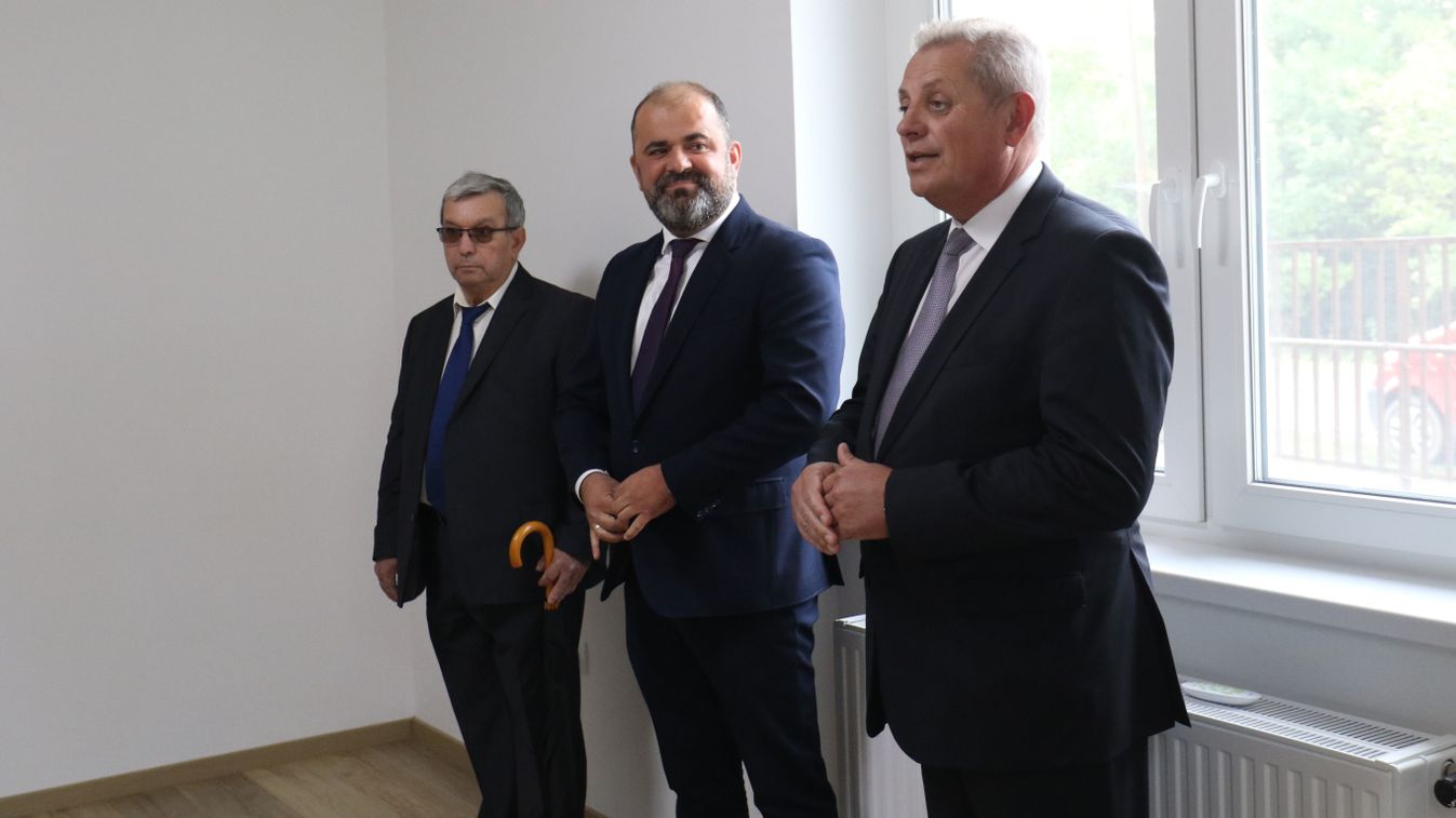 Átadták a felújított szolgálati lakást Nagyréven