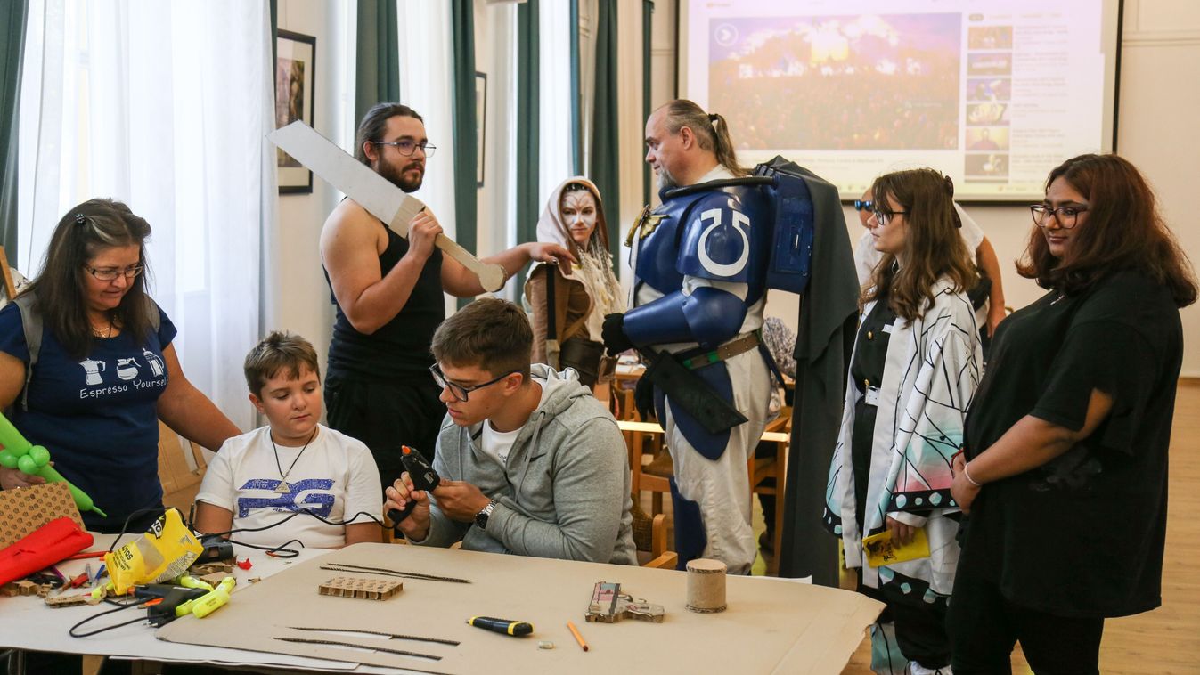 Idén Fantasy Nappal várták a látogatókat a szolnoki könyvtárban