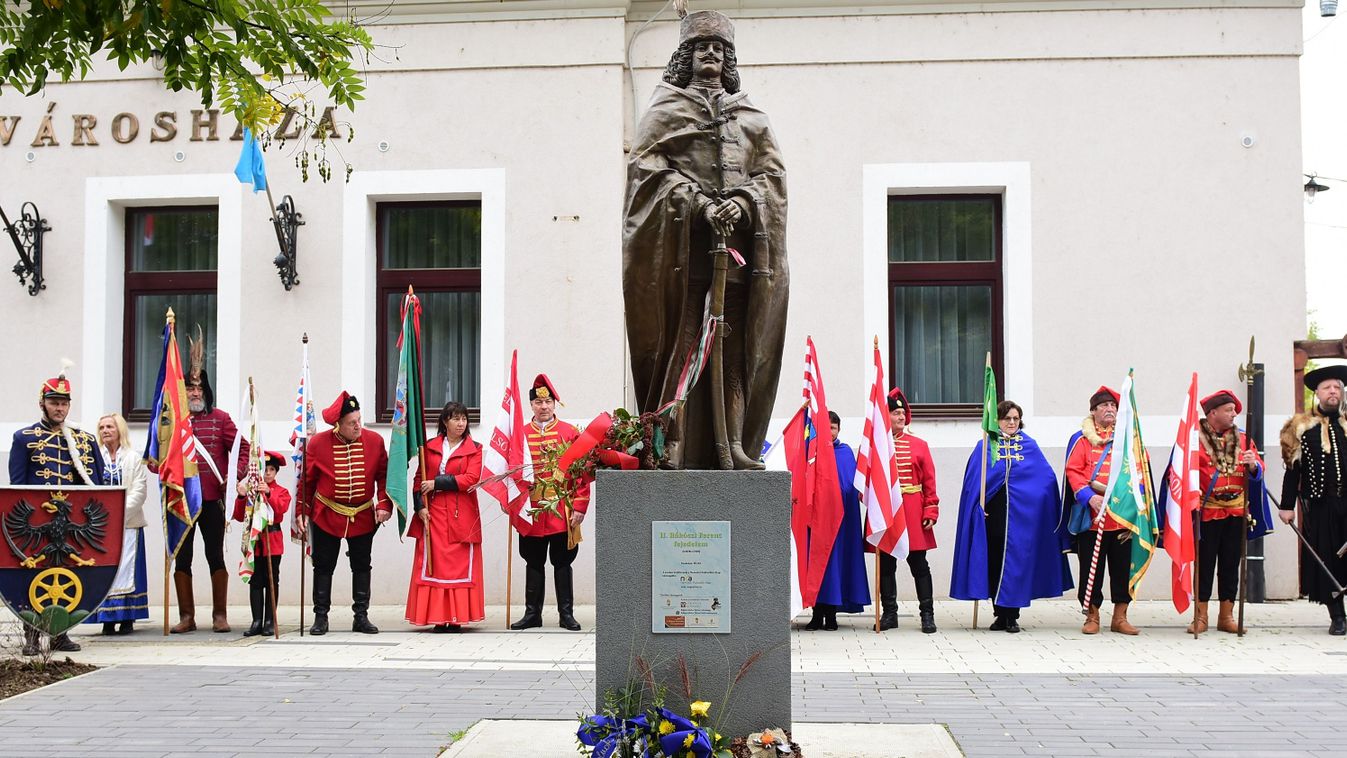 Megkoszorúzták a Fejedelem szobrát Rákóczifalván