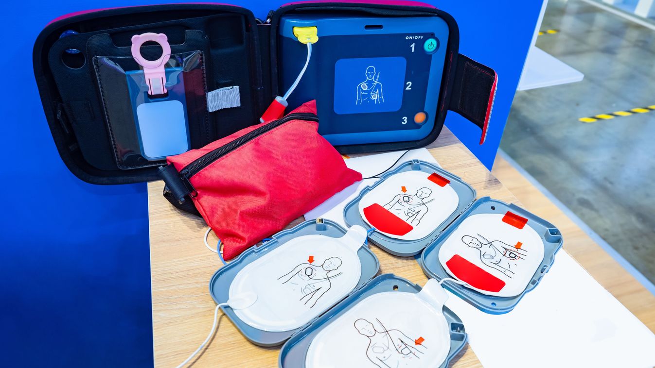Defibrillátort vásárol az adományból a boldogházi alapítvány