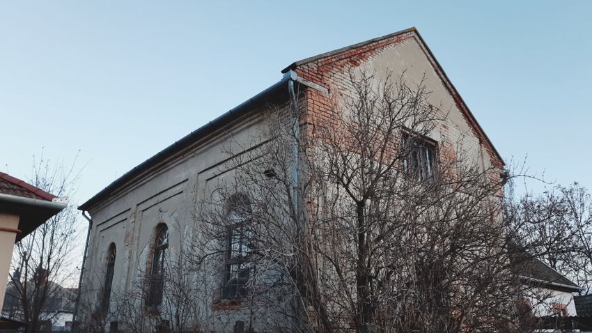 SZOLJON – Rendezvénytermet alakítanak ki a raktárnak használt zsinagógából Jászapátin