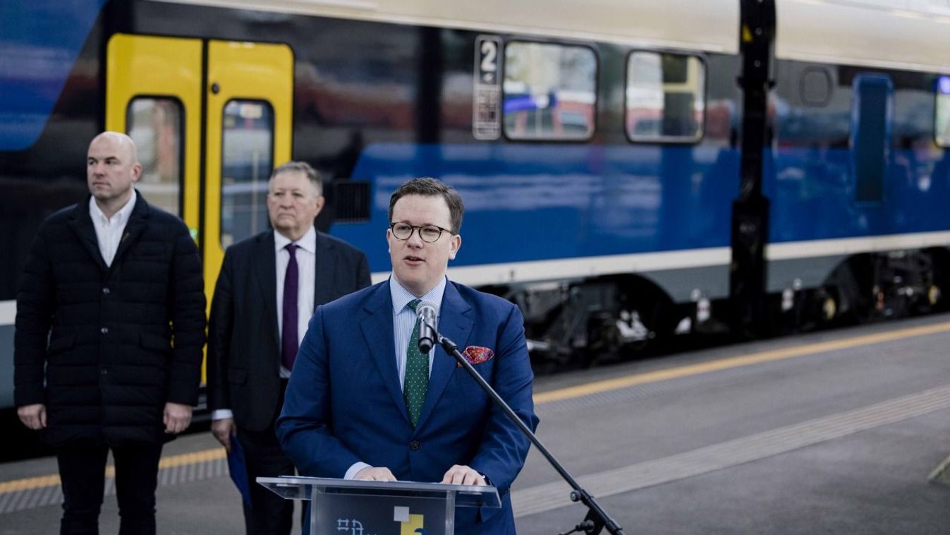 Forgalomba állt az összes emeletes vonat, Szolnokon szerelik össze őket